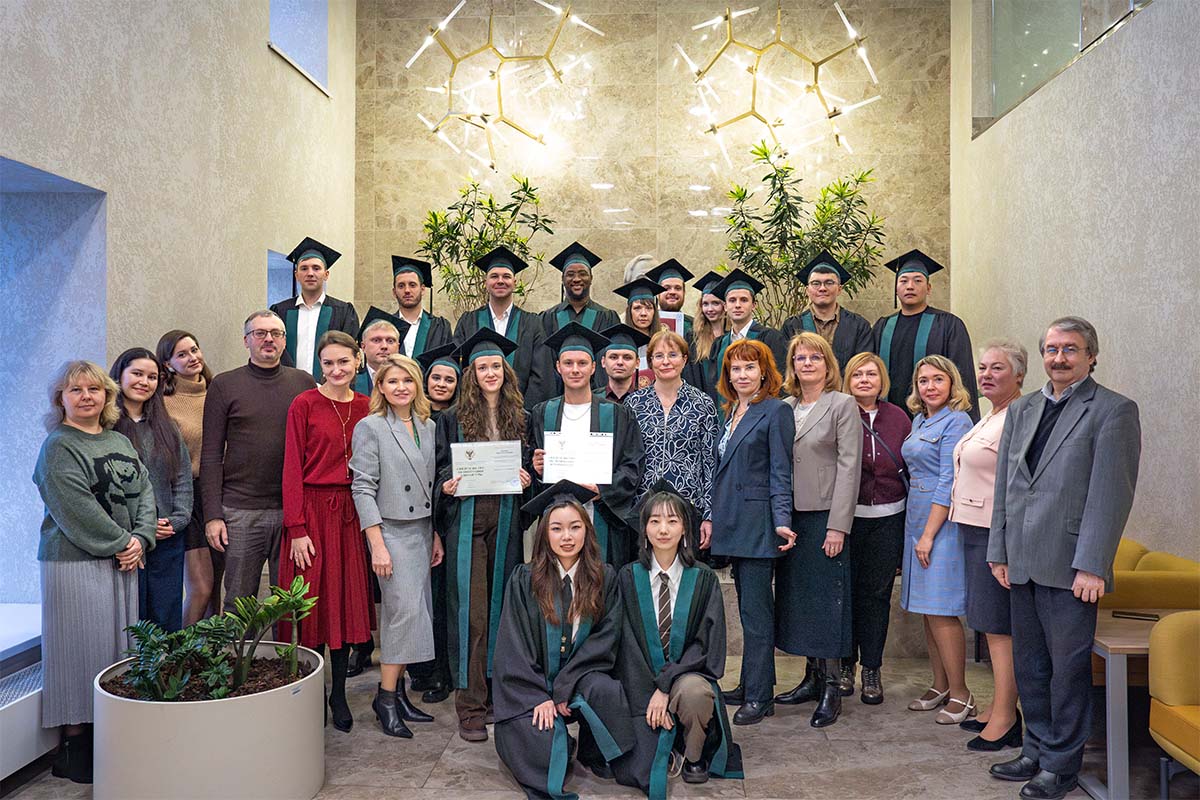 Путь в науку: в ИПМЭиТ состоялся выпуск аспирантов 2025 года Путь в науку: в ИПМЭиТ состоялся выпуск аспирантов 2025 года